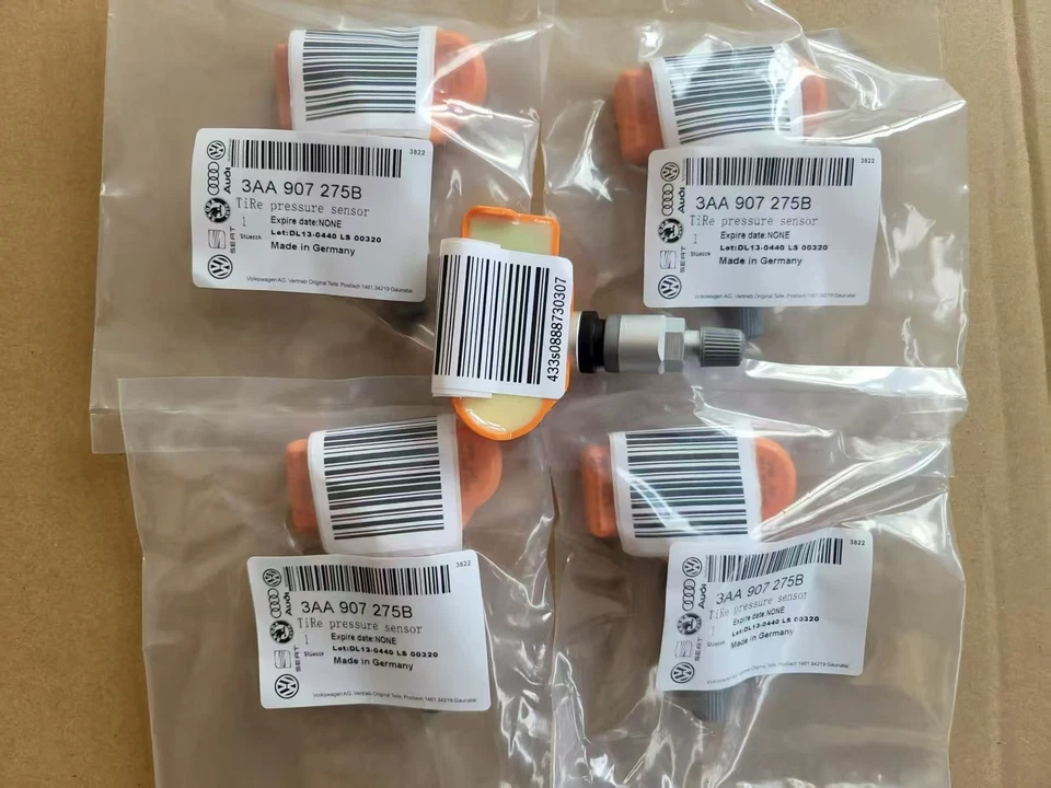Complete Set of 4 Genuine VW TPMS Tire Pressure Sensors & Service Kit 3AA907275B Foto 2 de 4