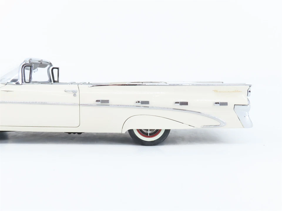 1:24 Scale Danbury Mint Die-Cast 1959 Pontiac Bonneville Convertible - Image 3 of 4
