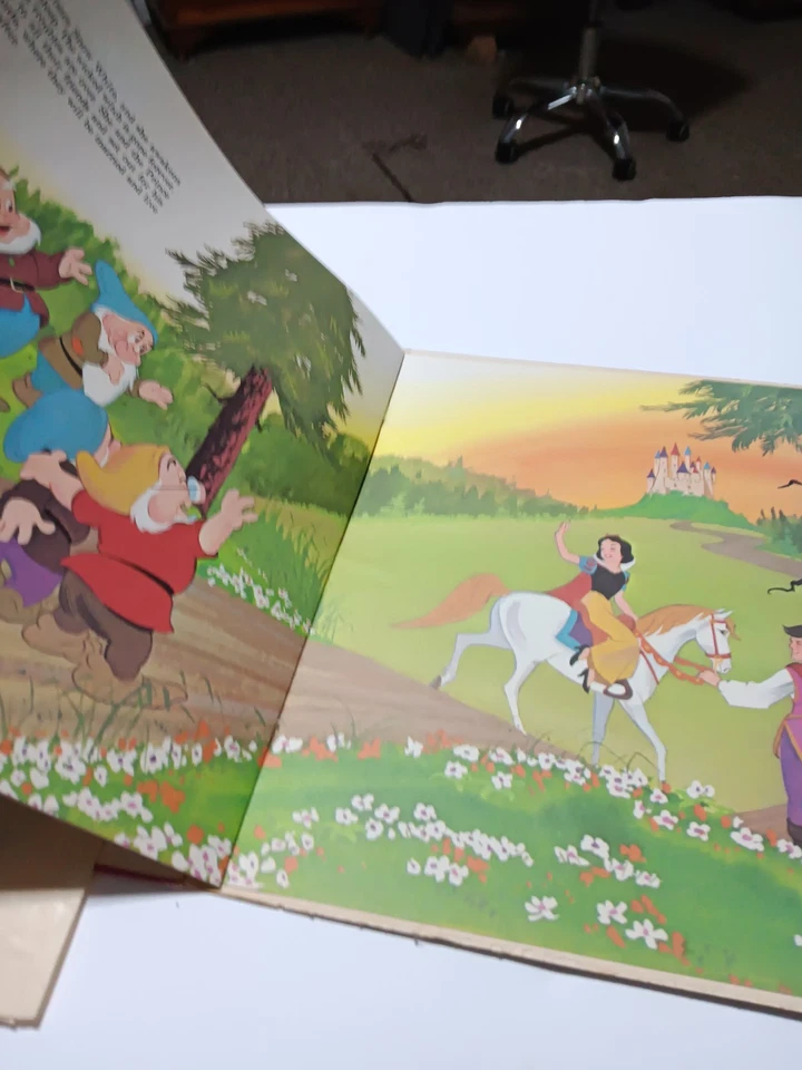 Vintage Walt Disney Record Snow White and the Seven Dwarfs song album book 1969 - Image 4 of 4