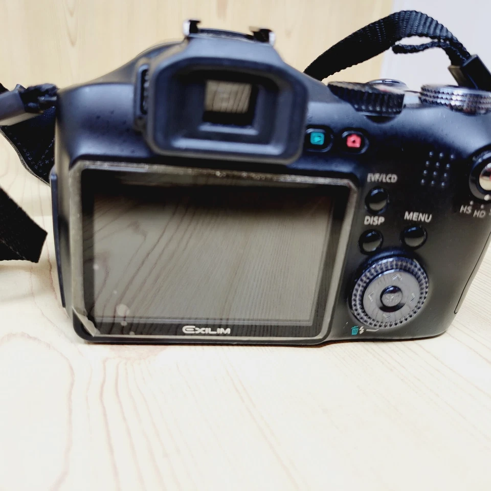 Cámara digital Casio Exilim EX-F1 NO ENCIENDE Foto 4 de 4