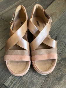 earth hibiscus sandal