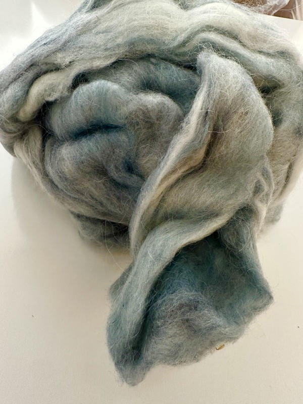 3.1oz Soft Yearling Wool Roving Carded Fiber Blue Gray Spinning felting FiberL9*