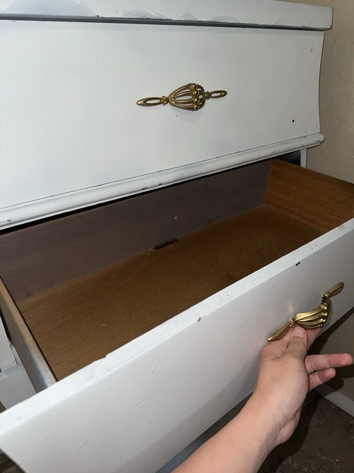 Vintage Curved-Front 5-Drawer Dresser – White with Gold Handles - Image 3 of 3