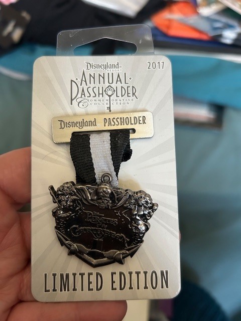 DLR Annual Passholder Pirates of the Caribbean Ribbon LE Disney Pin 12258