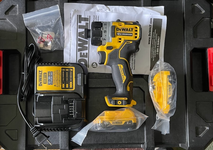 DeWalt DCF601 12V Brushless Screwdriver, 2 batteries charger bag