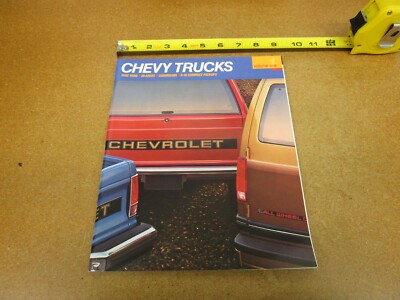 1990 Chevrolet Blazer Suburban Astro G-van S-10 Blazer sales brochure 92 pg