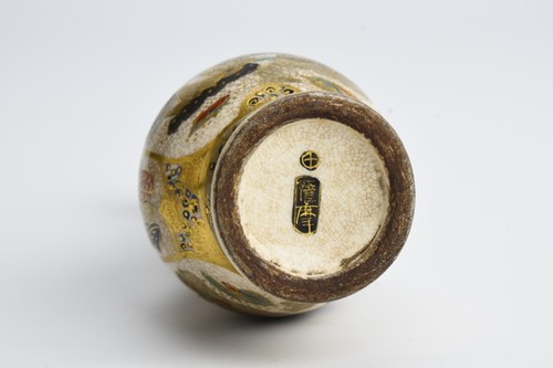 Japanese Meiji Period Satsuma Vase with Lohans and Dragon Signed Shimazu Crest - Picture 6 of 6