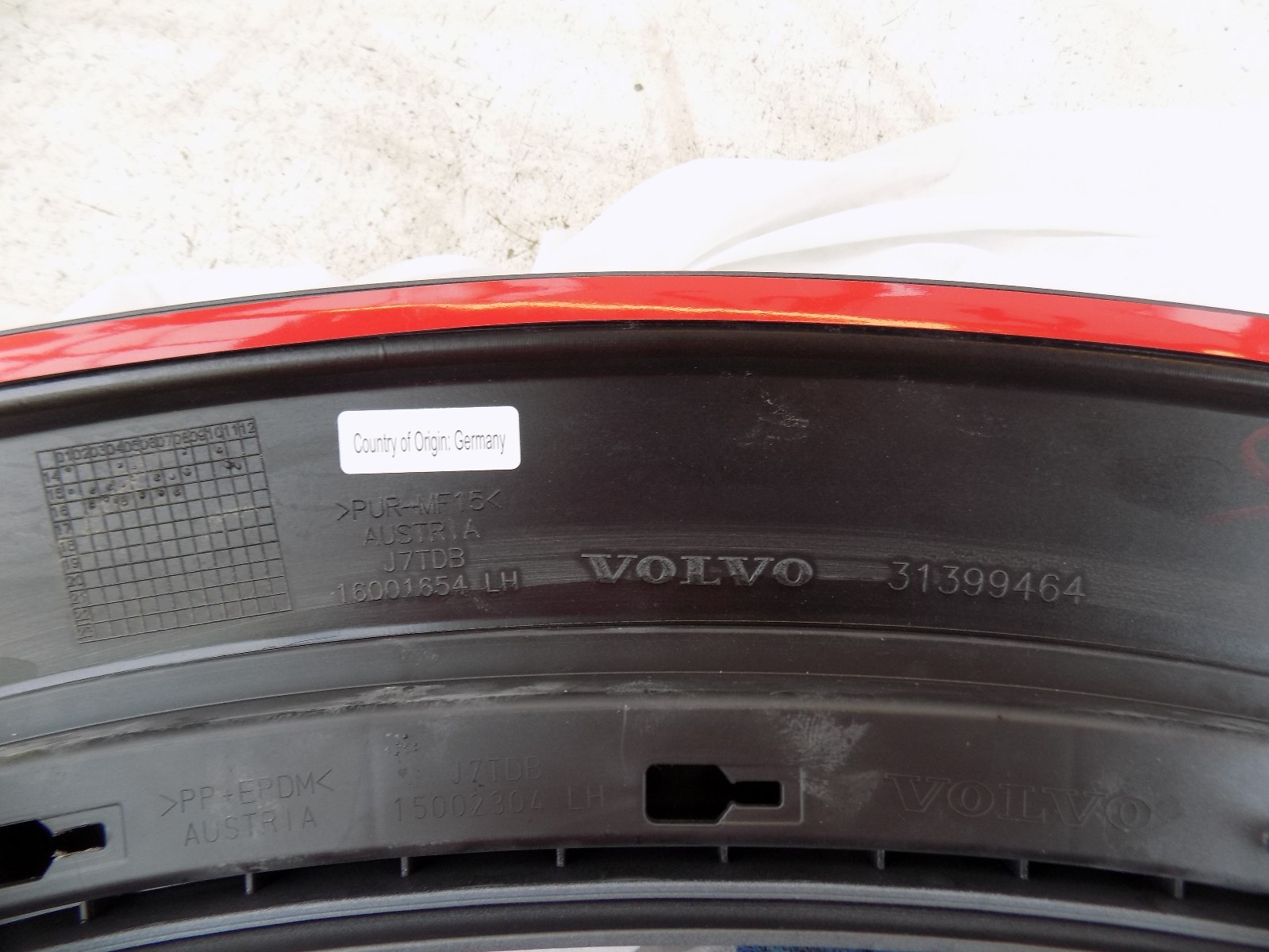 VOLVO XC90 2015-2018 LEFT FENDER FLARE WHEEL ARCH MOULDING NEW 