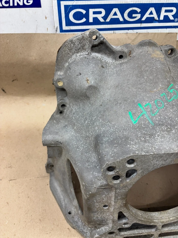 Dodge D150 W150 1981 1993 inclinado 6 seis carcasa de campana de transmisión manual 4202506 Foto 3 de 4