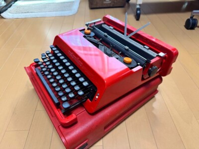 Olivetti Valentine Red Bucket Typewriter vintage Retro 1969