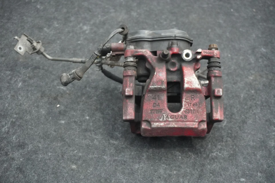 Pinza de freno trasera derecha roja OEM T2R7686 Jaguar F-type R 2014-2020 Xj 16-19 Foto 3 de 4