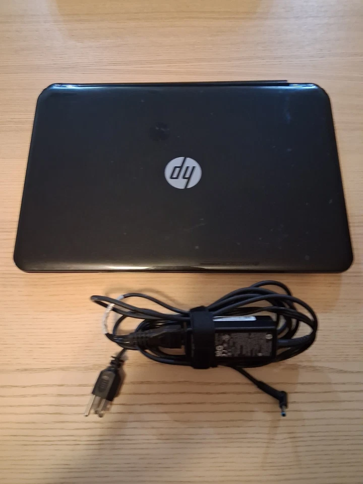 HP 15 TouchSmart 15-r137wm Intel i3-4005u 1,70 GHz 6 GB RAM 240 GB HDWin 10 COMO ESTÁ Foto 2 de 4