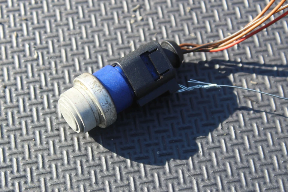 1999-2001 VW VOLKSWAGEN PASSAT PARKTRONIC PARKING SENSOR M379 - Image 3 of 4