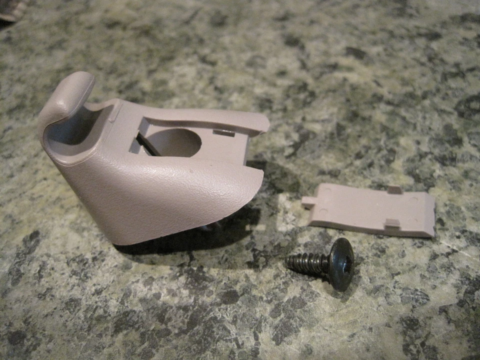 Pontiac G6 Chevrolet Malibu Sun Visor Clip Grey Gray OEM - Imagem 2 de 3