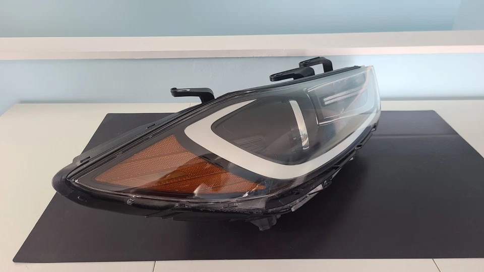 Faro derecho usado OEM 2017-2018 Hyundai Elantra 92102-F2 Foto 3 de 4