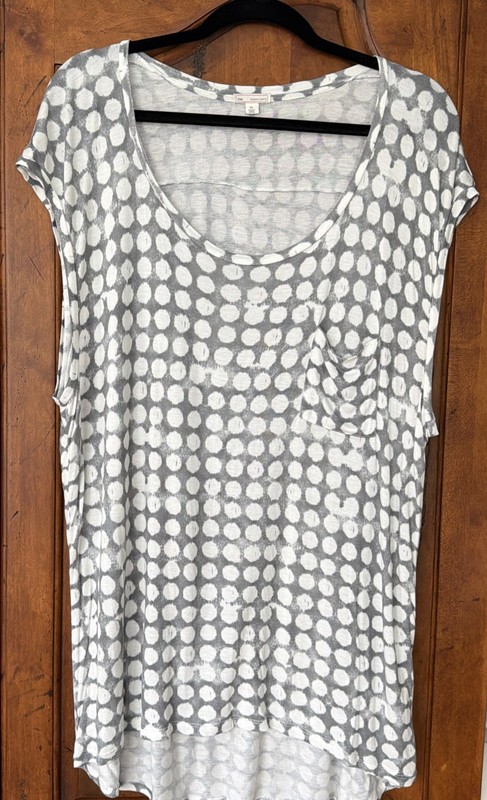 Gap XL Gray Ivory Shirt Spotted Loner Length Pocket On Front