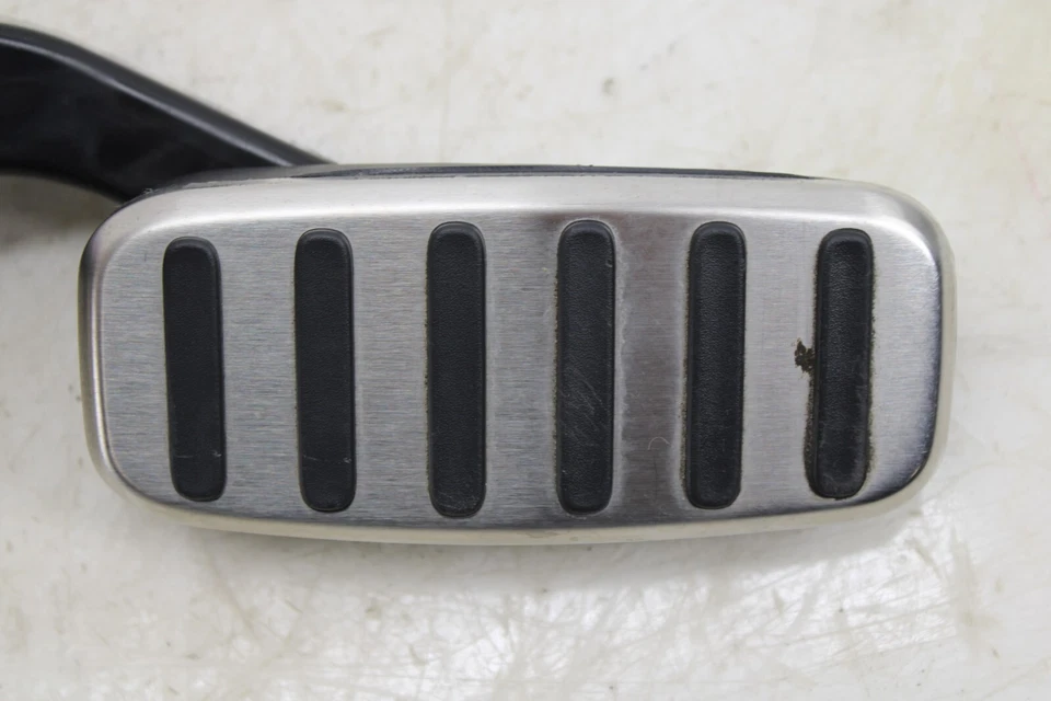 2012-2019 Fiat 500 Accelerator Pedal 68073429AB OEM JJ123 - Image 4 of 4