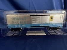 MENARDS O SCALE BALTIMORE AND OHIO SENTENIAL BOX CAR -