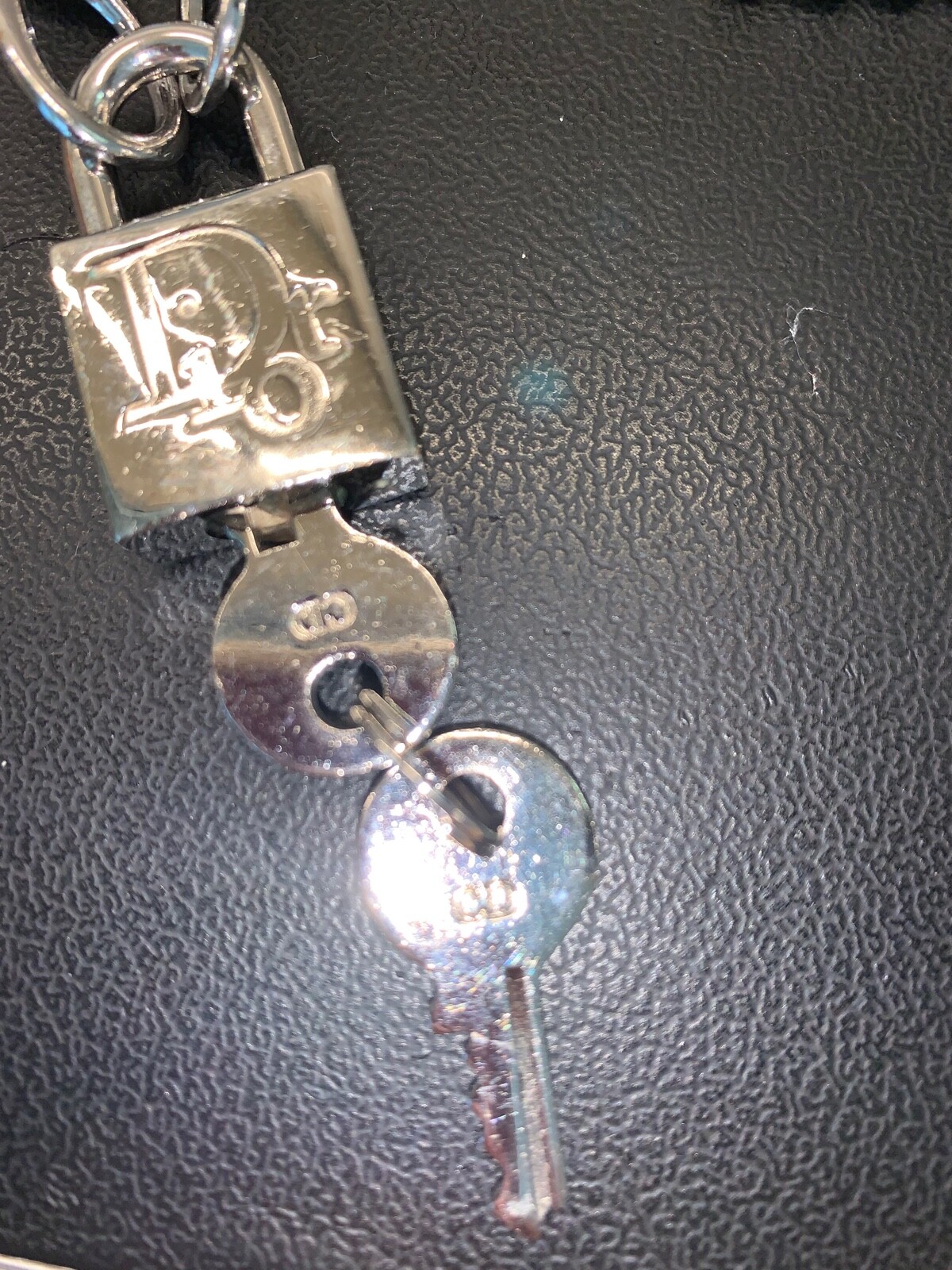 100AUTH DIOR NECKLACE WITH LOCK AND KEYS Gem
