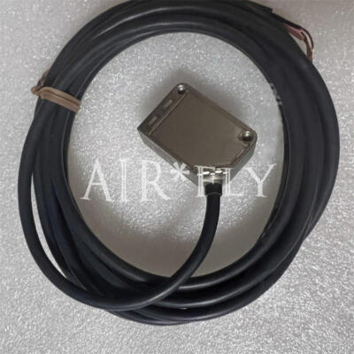 Used 1PCS Omron Waterproof photoelectric switch E3ZM-V81