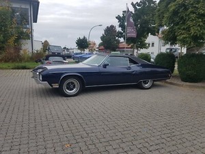 automobile oldtimer 1970 Buick Riviera