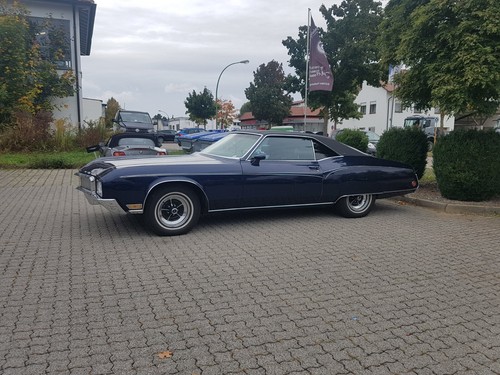 automobile oldtimer 1970 Buick Riviera