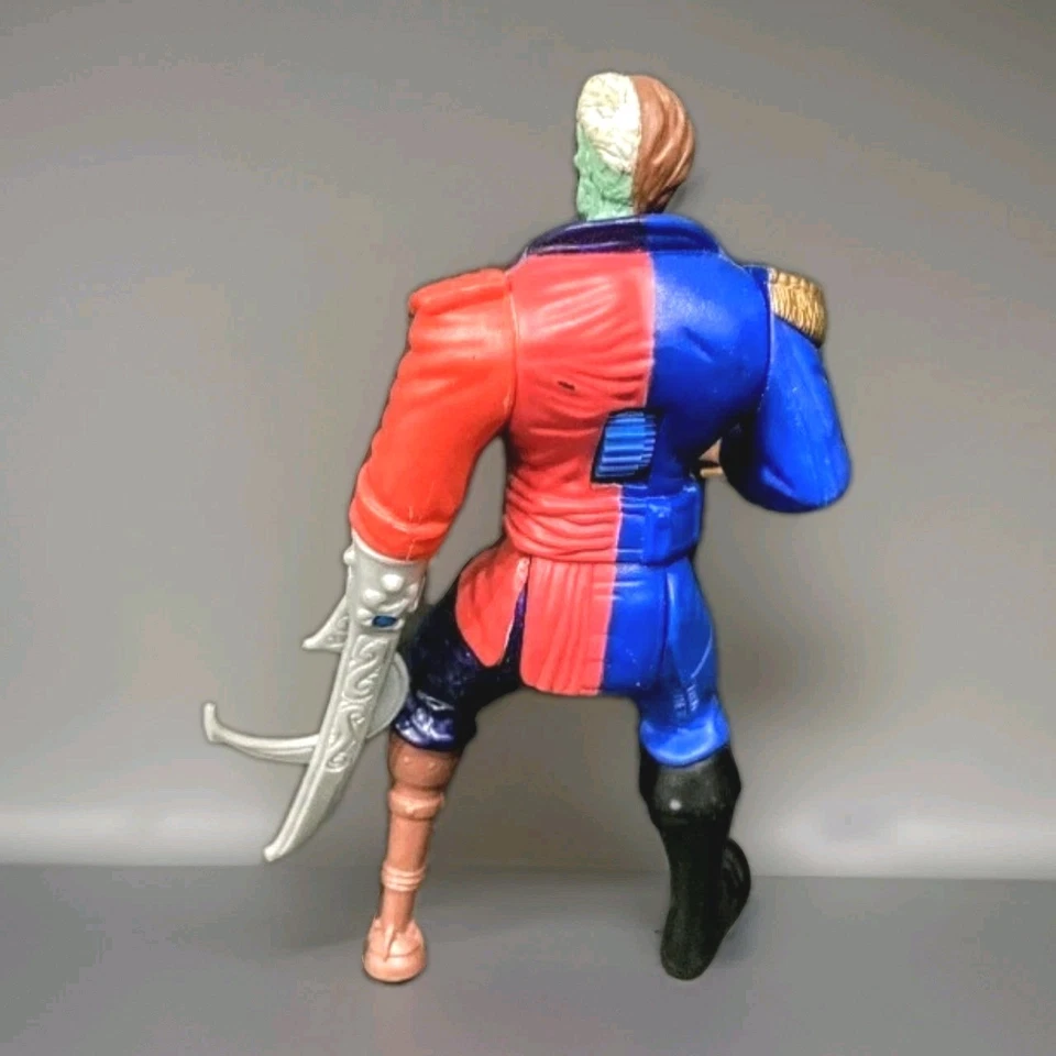 BONECOS DE AÇÃO 1996 BATMAN LEGENDS OF TWO FACE PIRATE KENNER TOYS - Imagem 2 de 2