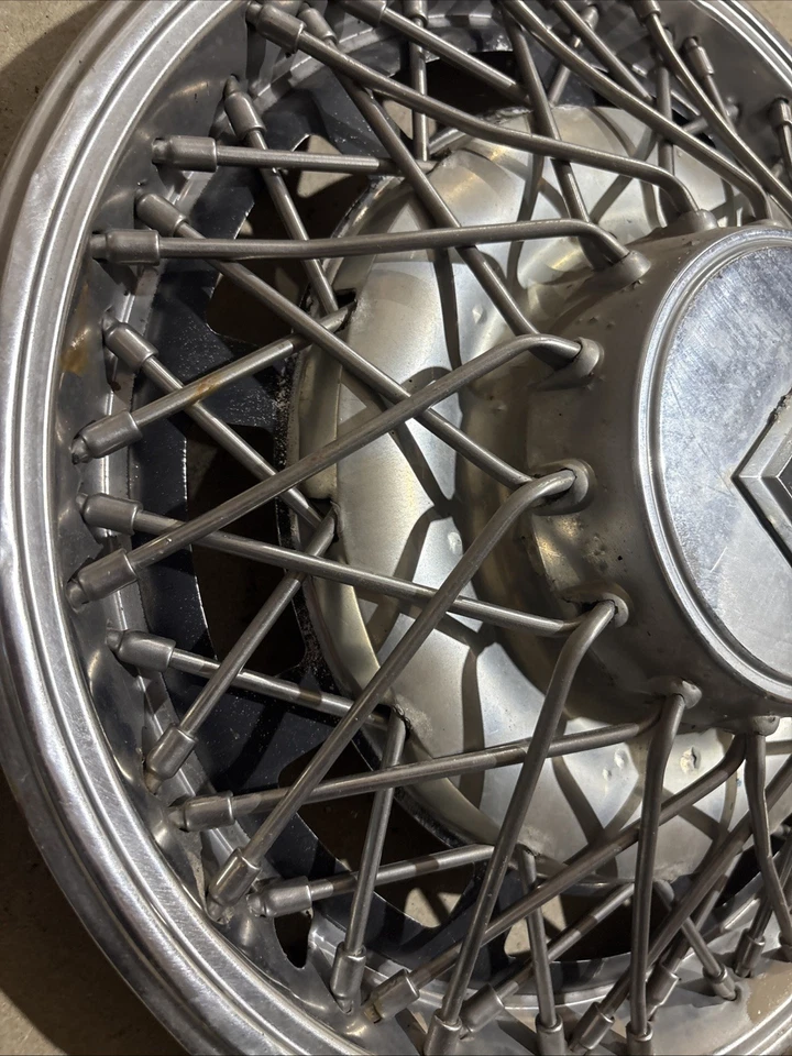 ONE 1980-1985 Oldsmobile Toronado 15" tapacubos de alambre cubierta de rueda Foto 2 de 4