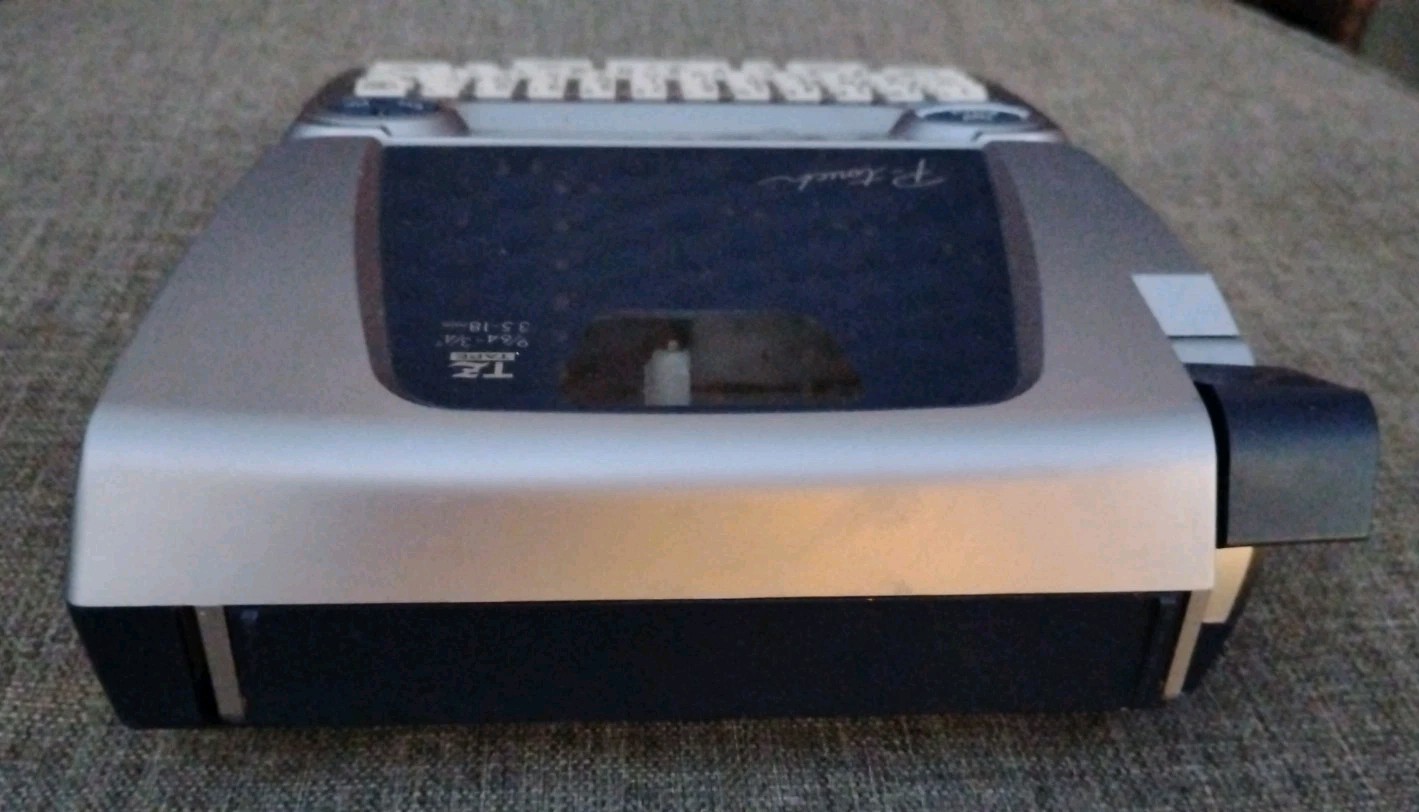 Brother P-Touch Deluxe Thermal Labeler Maker Printer PT-1880 Battery/wired