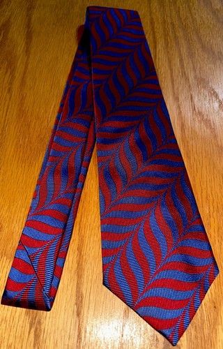 Vintage Turnbull & Asser London England Mens Tie Red & Blue Wavy Lines 100% Silk - Picture 4 of 14