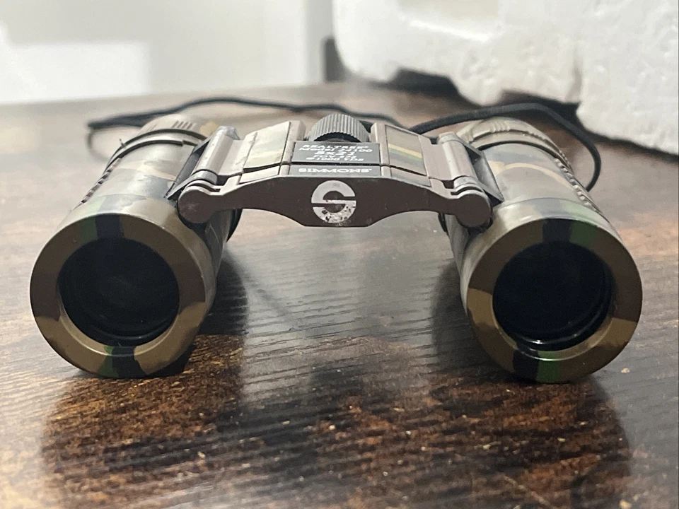 Simmons Realtree Binoculars 8x21 - FOV 372 - 1000 Yards Collectible - Image 3 of 4