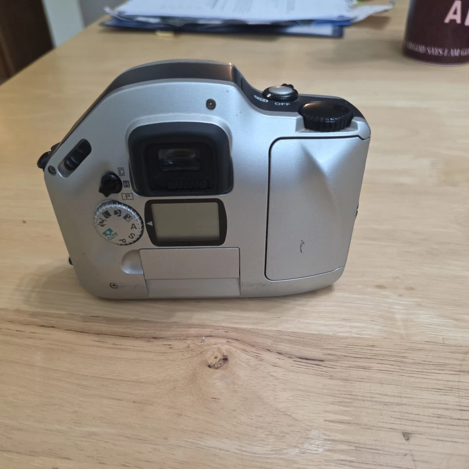 尼康 Pronea S 相机带镜头和盖通电。 — 第 3/4 张图片