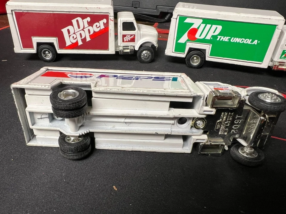 ERTL 1/64 Scale 5 Beverage Trucks 1992 PEPSI COKE DR PEPPER MOUNTAIN DEW 7UP E33 - Image 4 of 4