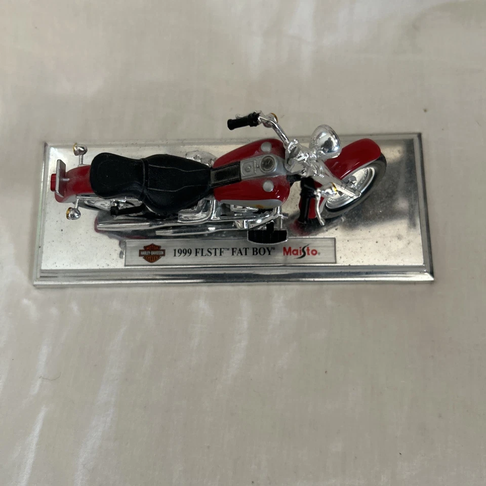 Maisto Harley Davidson 1999 FLSTF Fat Boy 1:10 DieCast Motorcycle No Box - Image 3 of 4