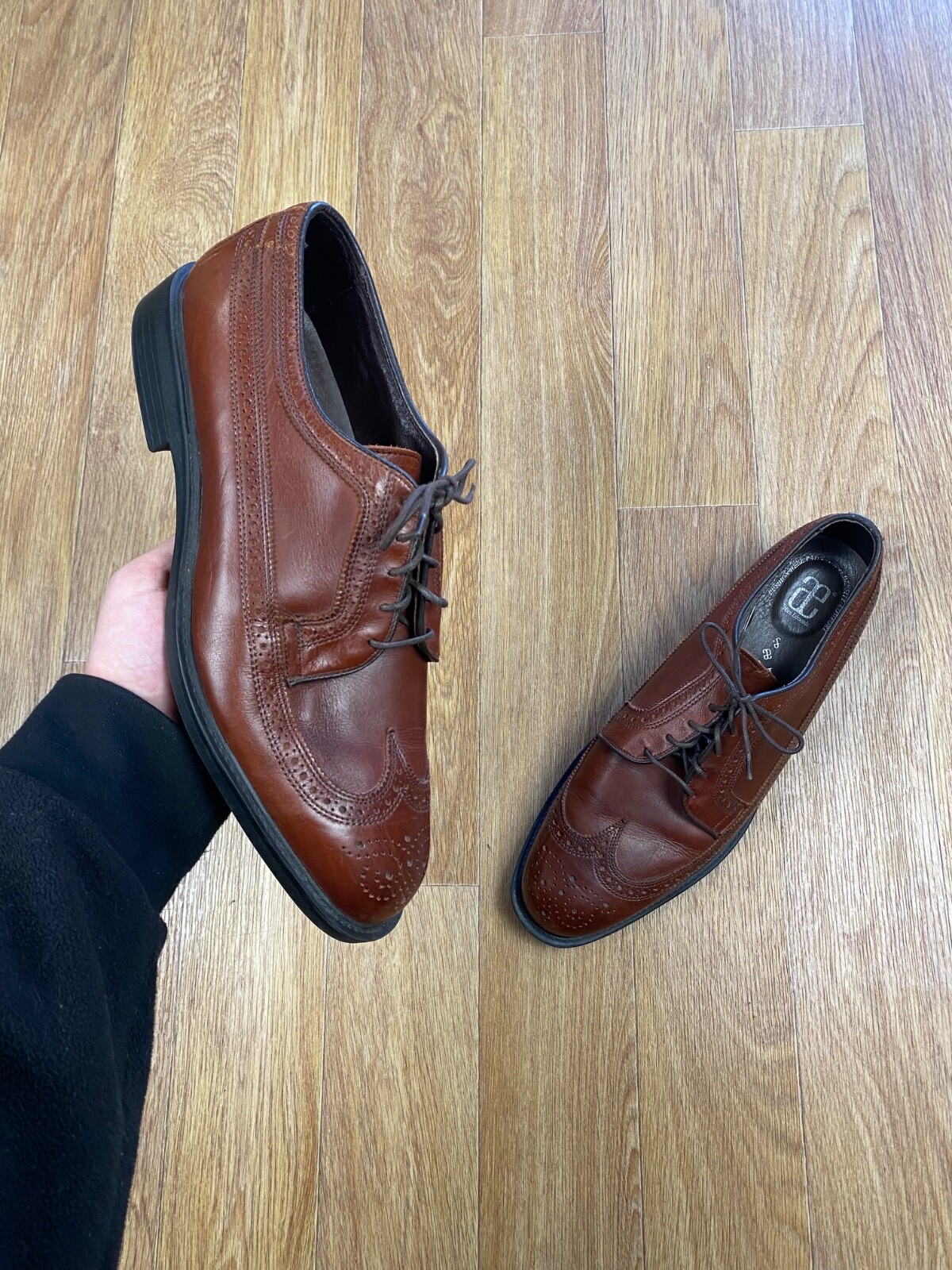 SAOLA ALLEN EDMONDS MacNeil punta ad ala in pelle di ciottoli Brogue Derby