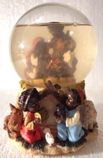 Vtg Snow Globe O Little Town Of Bethlehem Musical Dark Skin Nativity Scene Figur