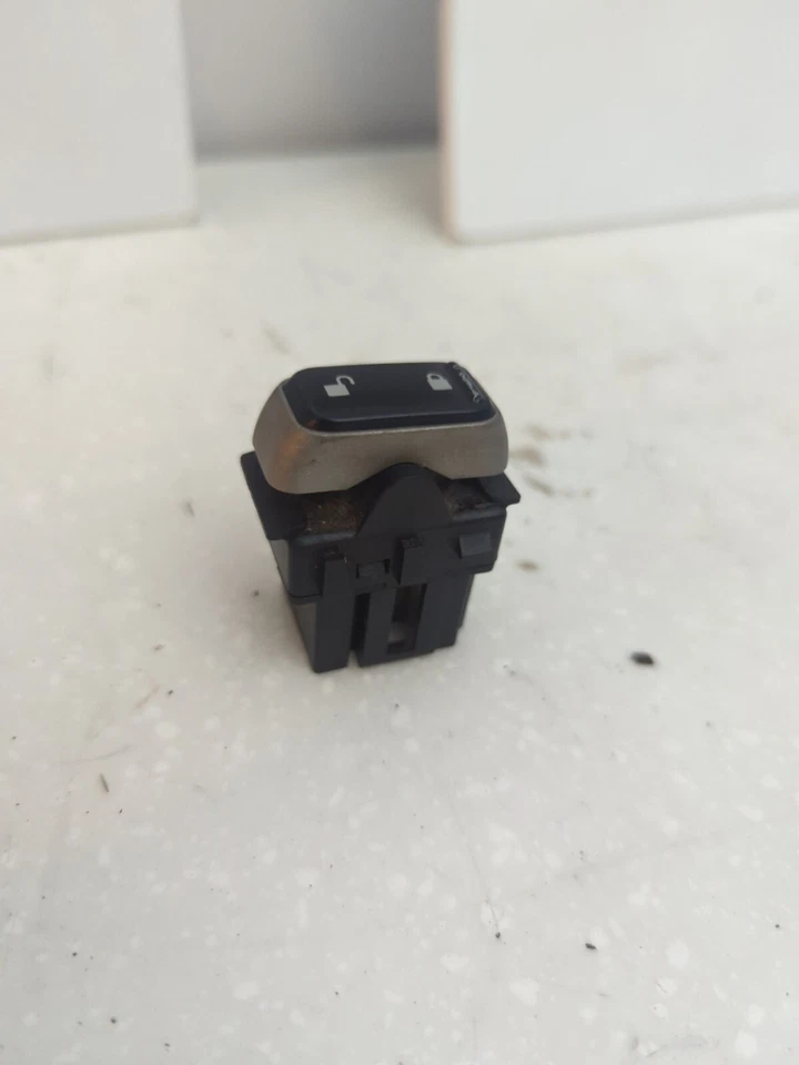 Botón interruptor cerradura puerta Motorcraft SW-7197 se adapta 04-08 Lincoln Town Car Driver  Foto 2 de 4