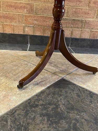 Vintage BOMBAY Company Wooden Pedestal Clover Side Table w/wheels 23" tall - Picture 11 of 23