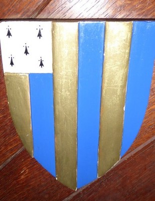 Photo 6x4 St Swithun, East Grinstead: heraldic shield (38) Thirty nine c2017