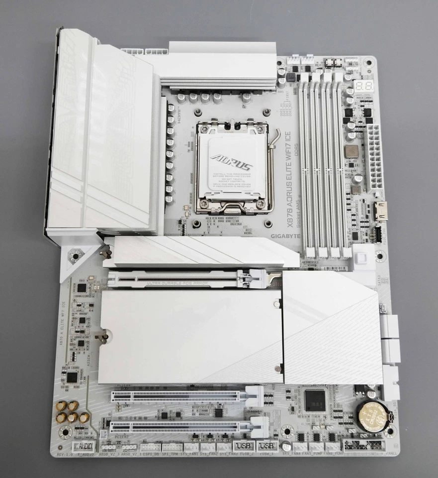 Gigabyte X870 Aorus Elite Ice AMD AM5 LGA 1718 ATX DDR5 4x M.2 无线局域网连接 主板 — 第 4/4 张图片