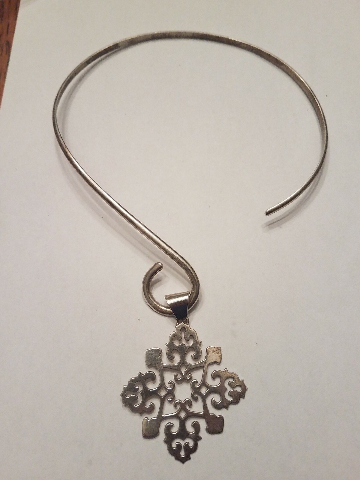 VINTAGE NAVAJO GARY G. SANCHEZ STERLING SILVER CHOKER COLLAR PENDANT