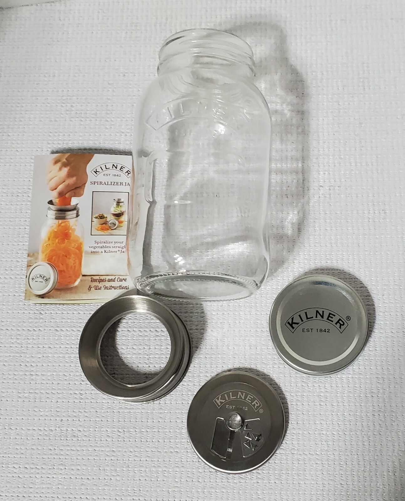 Kilner Spiralizer Jar 34 oz./1Liter Includes Safety Band, Blade and Airtight Lid