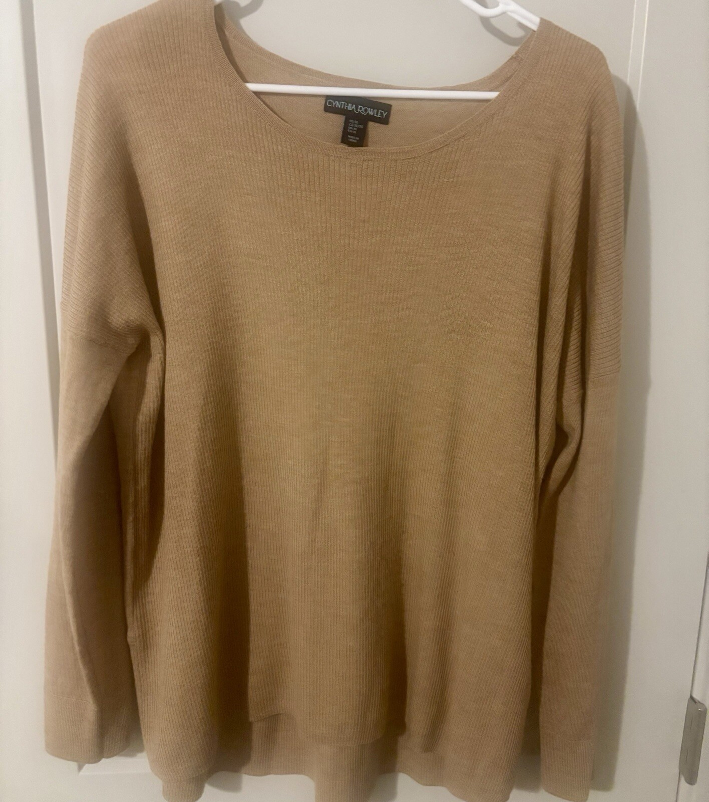 Cynthia Rowley sweater, 100percent Wool, Class Design, Clean Cut, Women’s XL