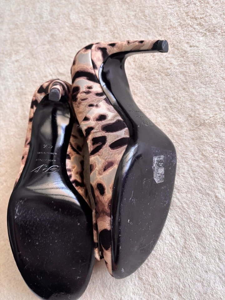 Roger Vivier动物印花高跟鞋 — 第 2/2 张图片