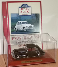 Atlas EMW 340 Limousine 1:43 mit Datenblatt auf Holzsockel  in PC Vitrine.