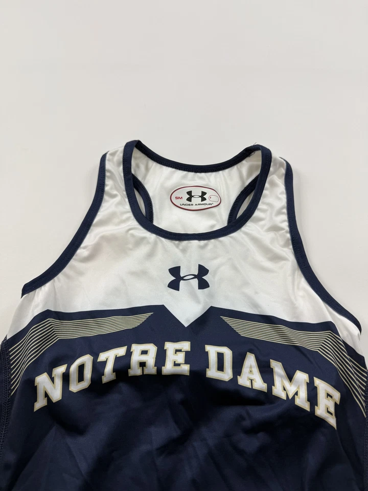 Notre Dame Track Singlet 女式小号衬衫 NCAA 跑步球衣 Under Armour — 第 2/4 张图片