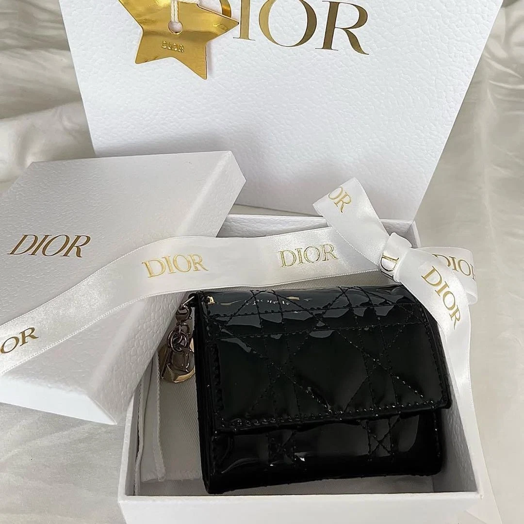 Portefeuille femme Dior cuir verni noir triple design iconique