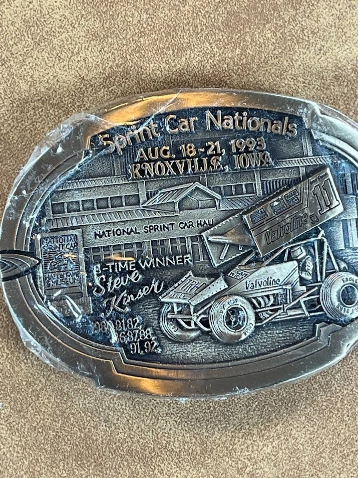 Hebilla de cinturón de latón fundido en arena Knoxville Raceway Nationals Steve Kinser 1993 Foto 3 de 4