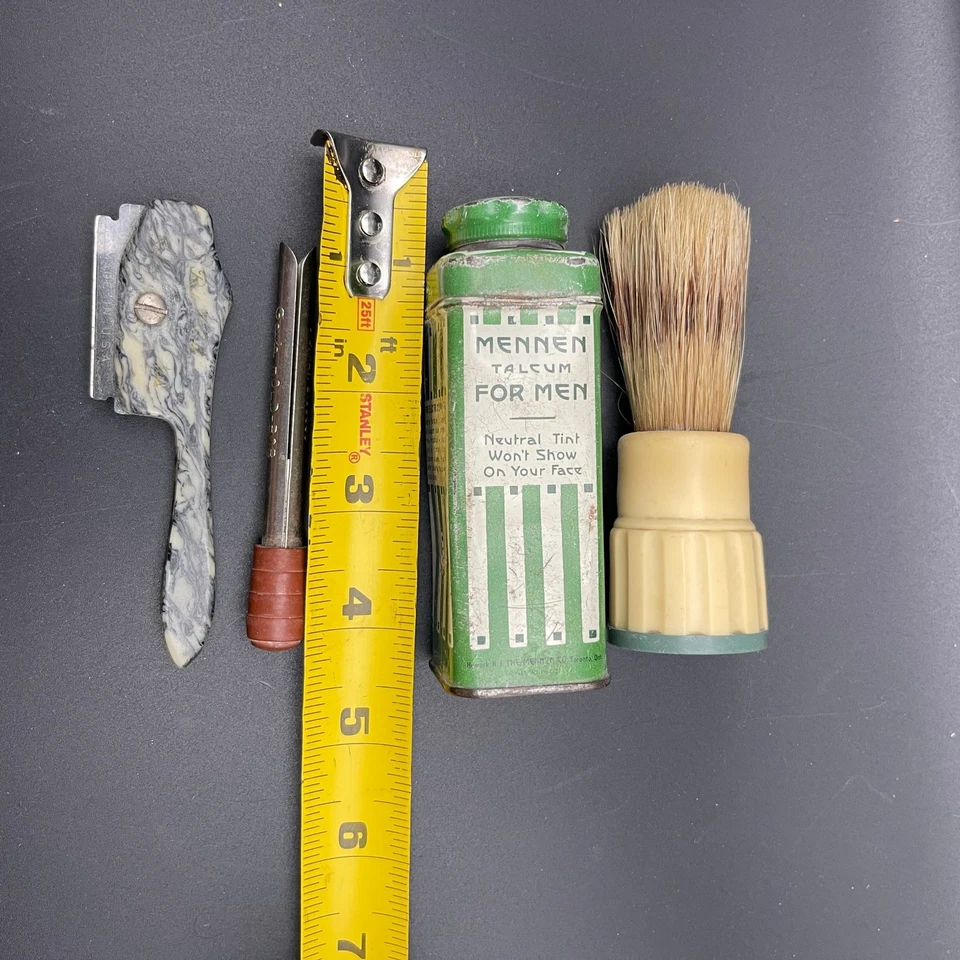 Accesorios de afeitado vintage de estaño a rayas verdes y blancas de talco para hombre Foto 4 de 4
