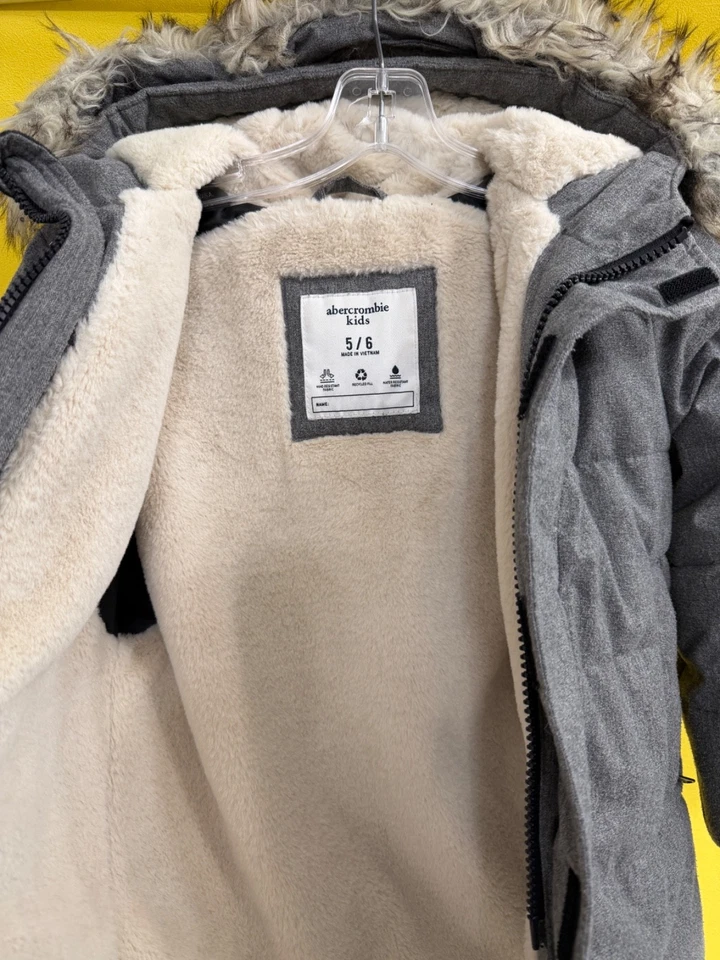 Abercrombie 儿童男孩女孩 Ultra Cozy Parka Heather 灰色 5/6 码夹克外套 — 第 3/4 张图片